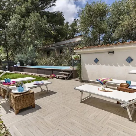Emma 50 Mt From The Sea With Private Pool Villa *