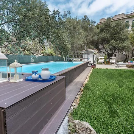 Emma 50 Mt From The Sea With Private Pool Villa